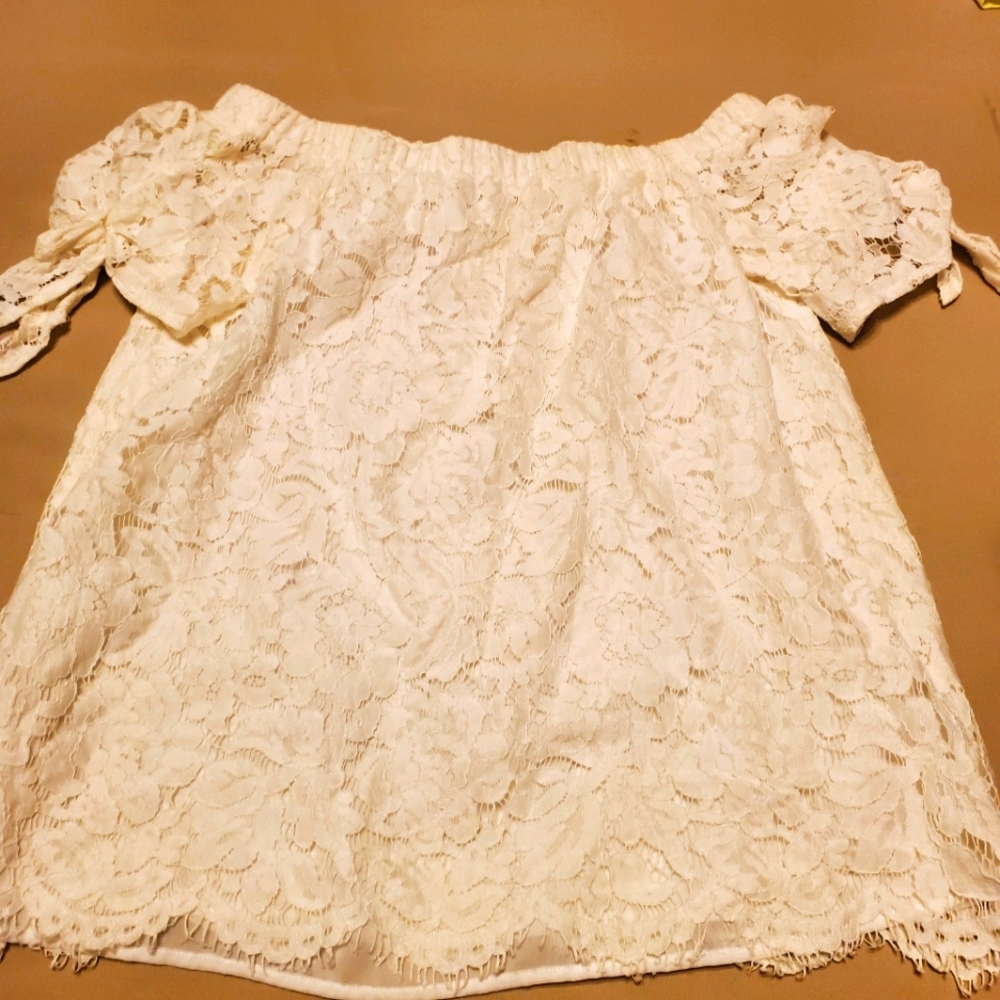 Off shoulder White lace Top M
